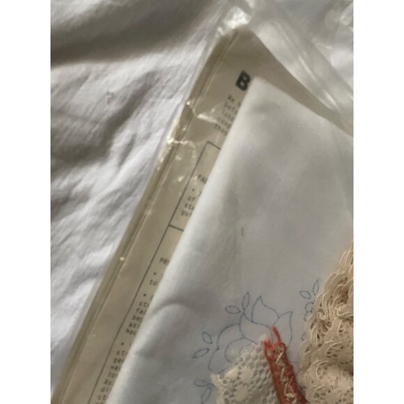 Victorian Rose Needlecraft Pillowcases Kit Complete Open Package - Picture 10 of 16